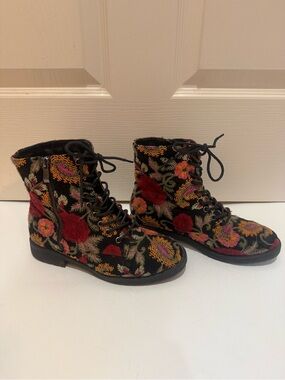 Embroidered Floral Lace-Up Ankle Boots - Black with Red & Multicolor size 7